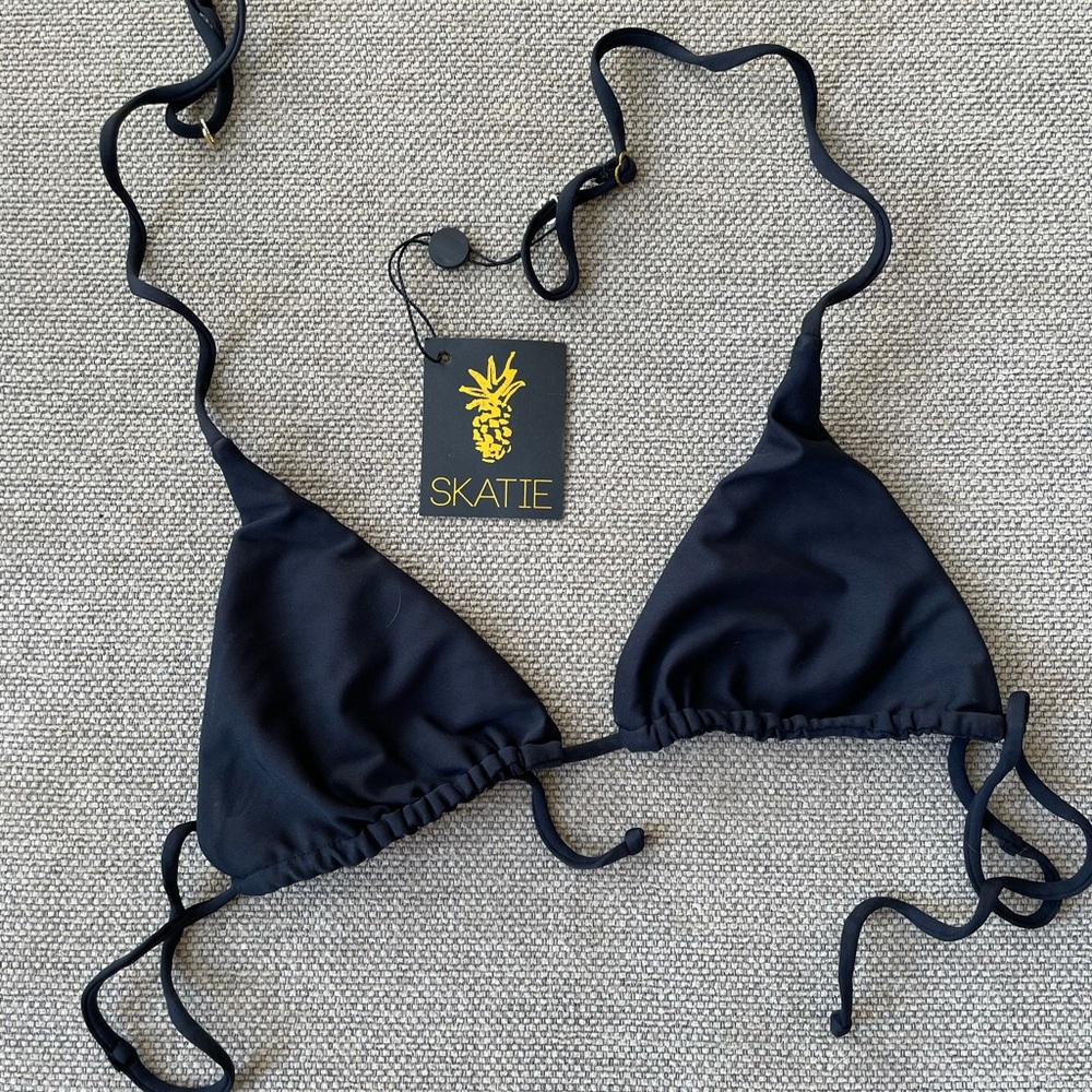 NWT ✨ Skatie swim ELLA top in black. Size S.